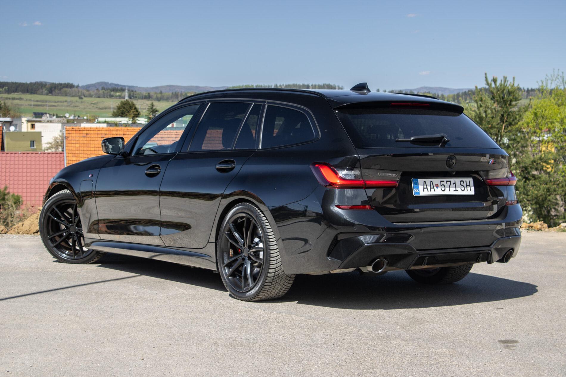 2020 BMW 320i, čierna kombi, 116 282 km