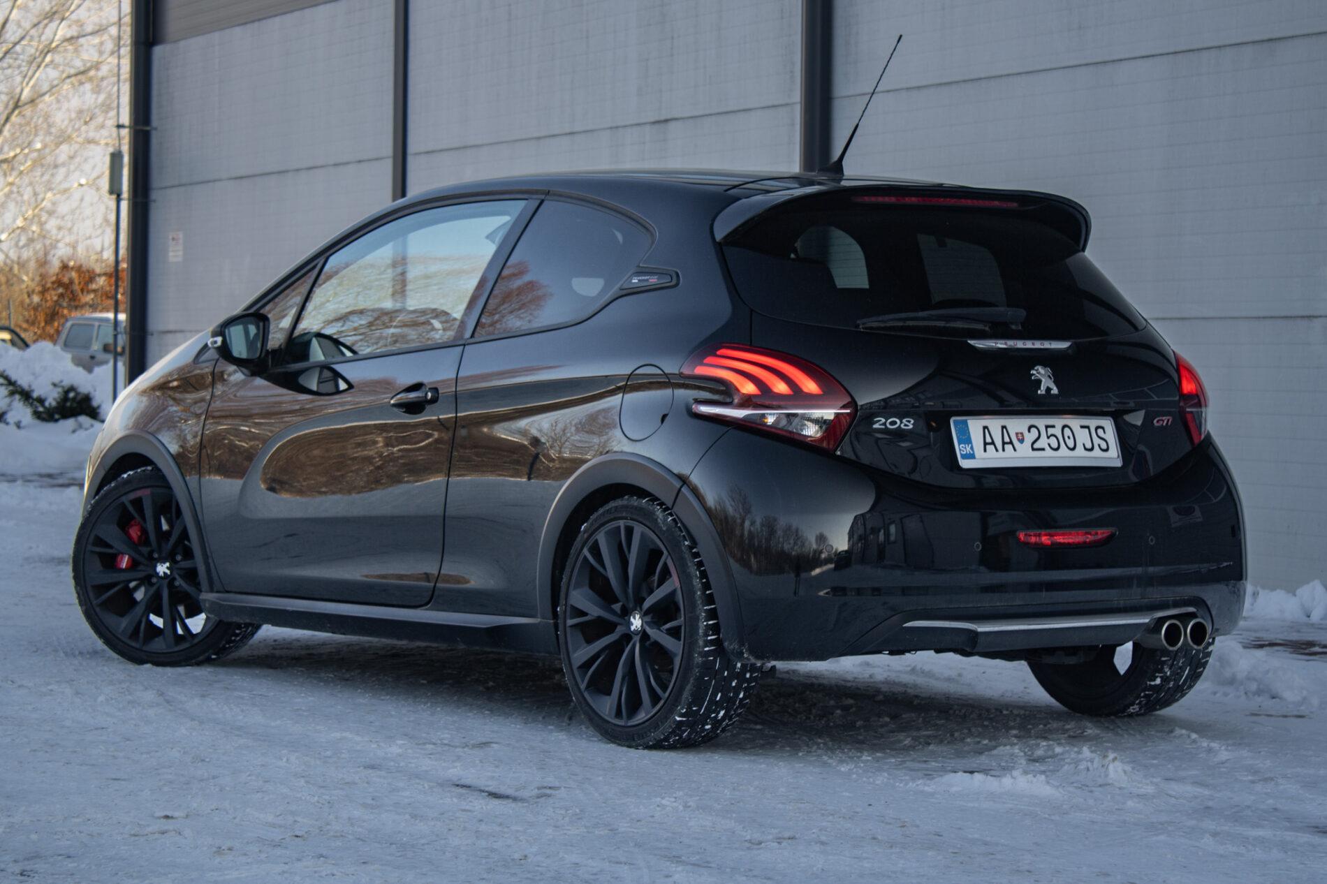 2018 Peugeot 208 GTi, čierna hatchback, 153 104 km