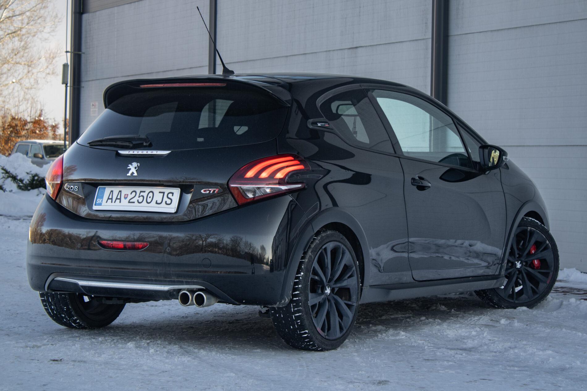 2018 Peugeot 208 GTi, čierna hatchback, 153 104 km