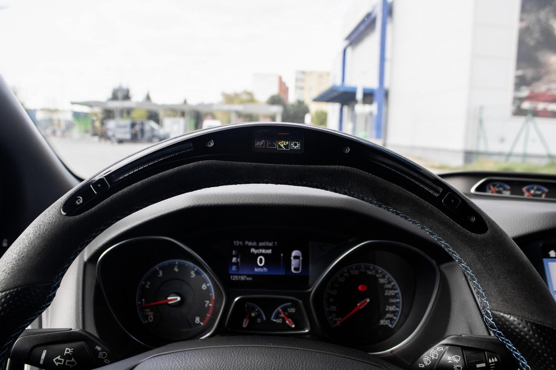 2017 Ford Focus RS, sivá hatchback, 125 197 km