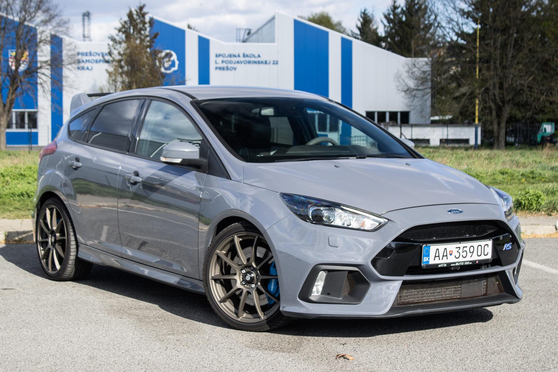 2017 Ford Focus RS, sivá hatchback, 125 197 km