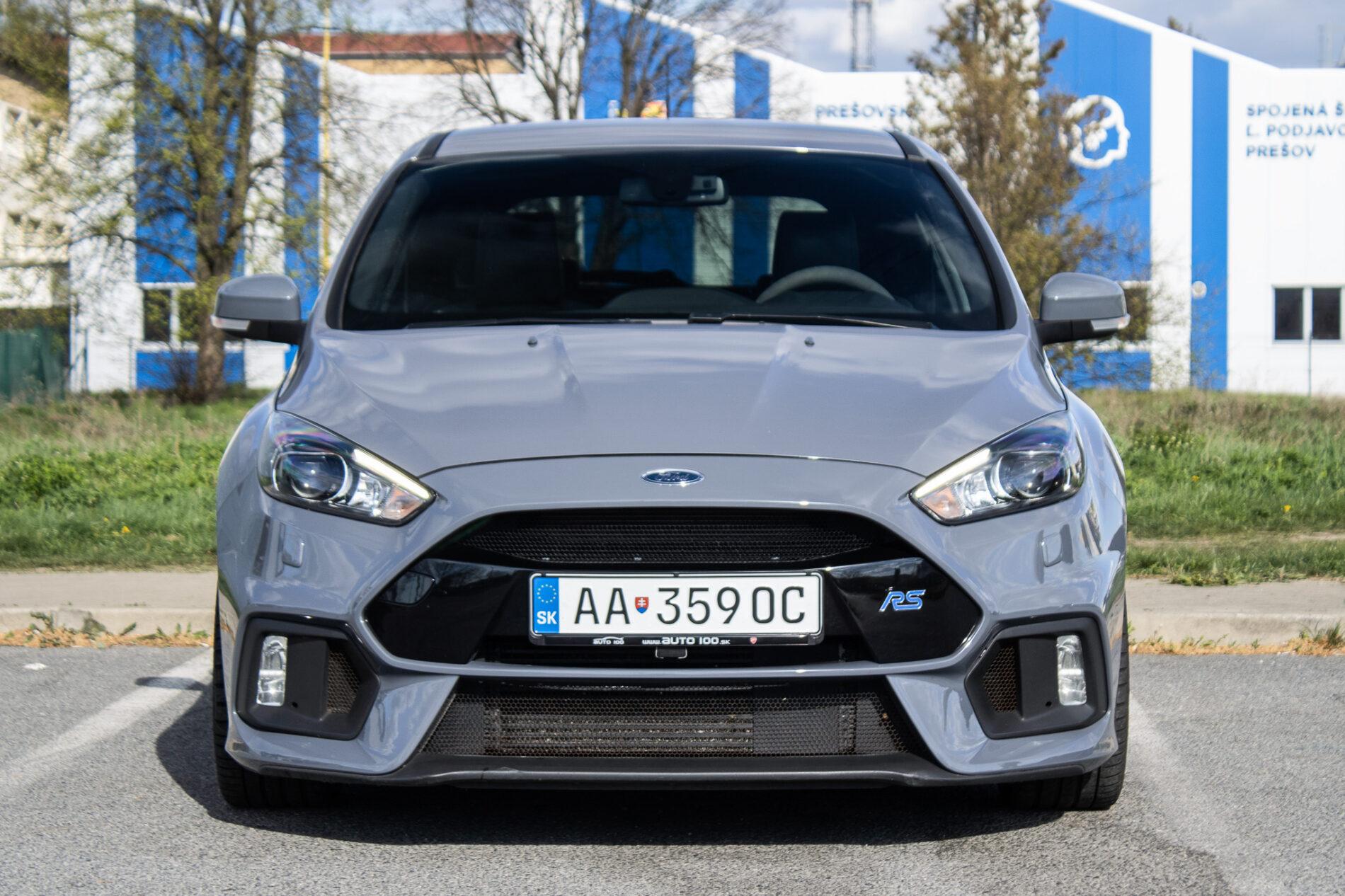 2017 Ford Focus RS, sivá hatchback, 125 197 km