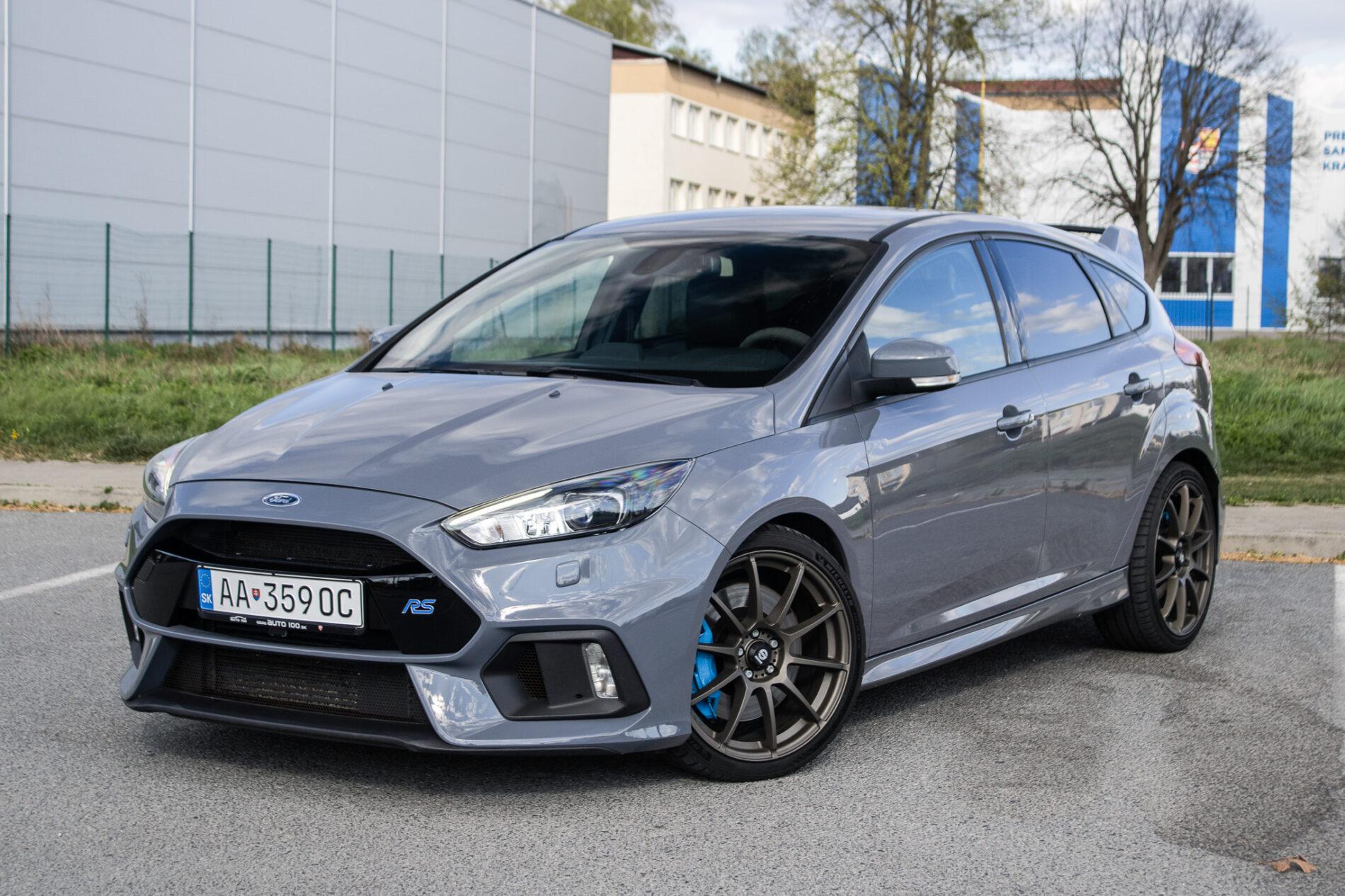 2017 Ford Focus RS, sivá hatchback, 125 197 km
