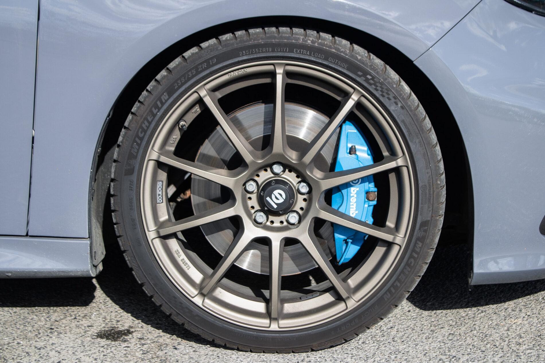 2017 Ford Focus RS, sivá hatchback, 125 197 km