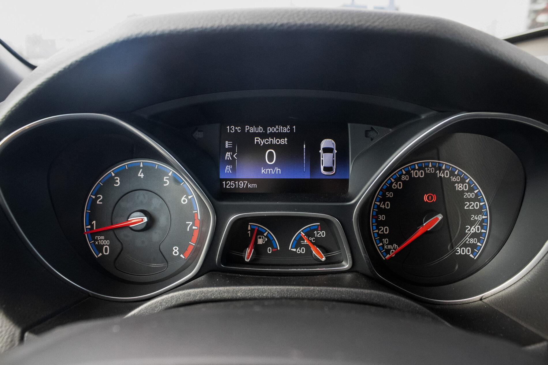 2017 Ford Focus RS, sivá hatchback, 125 197 km