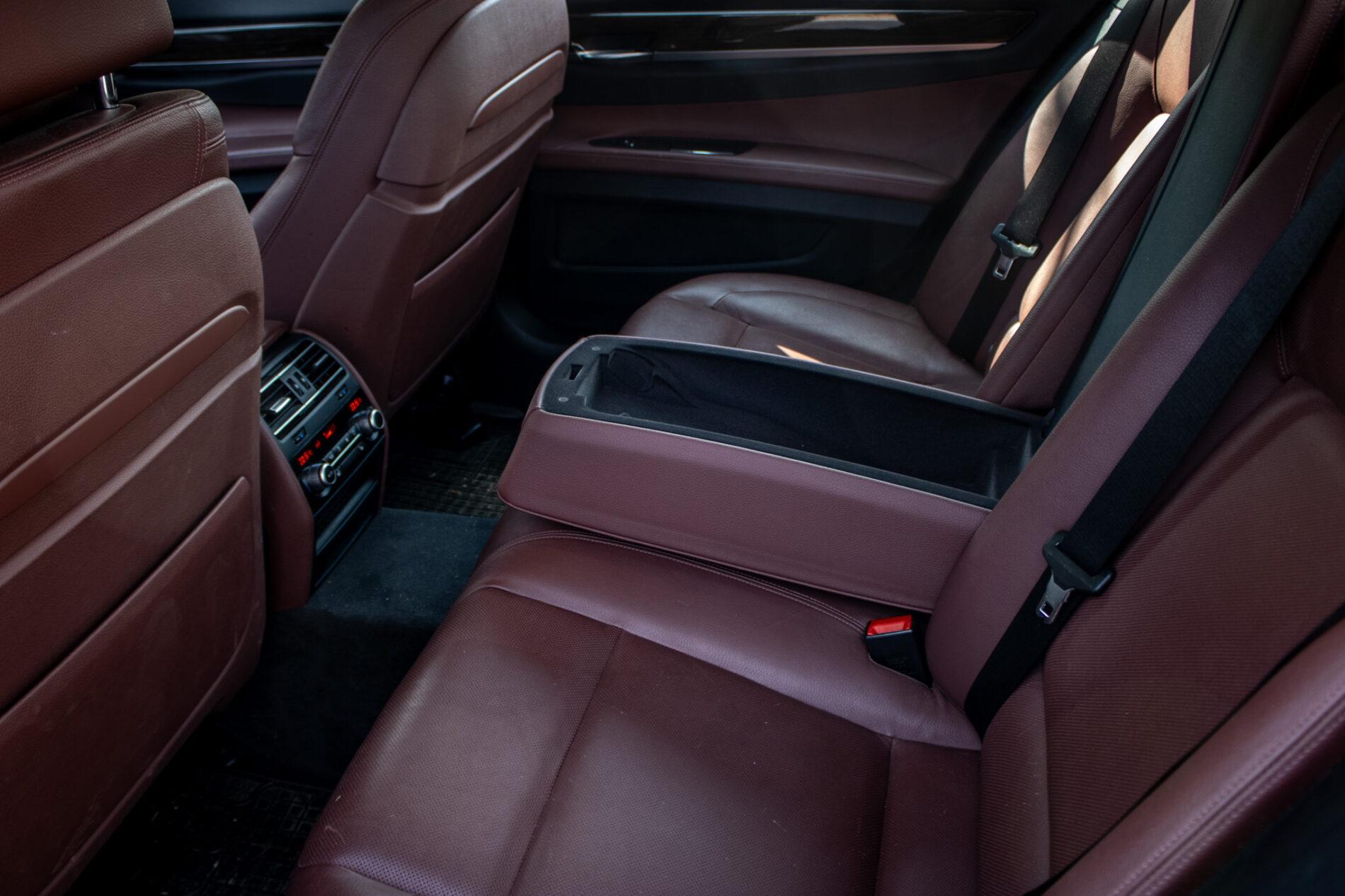 2013 BMW 750d, čierna sedan, 231 861 km