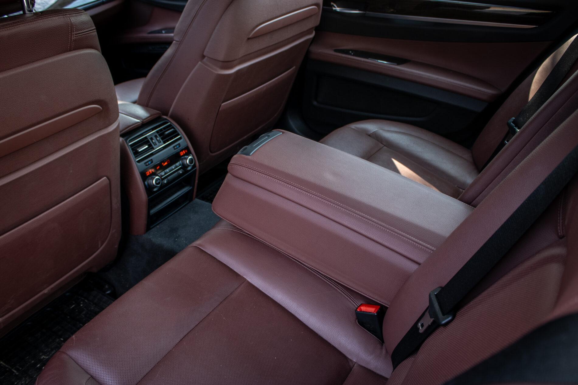 2013 BMW 750d, čierna sedan, 231 861 km
