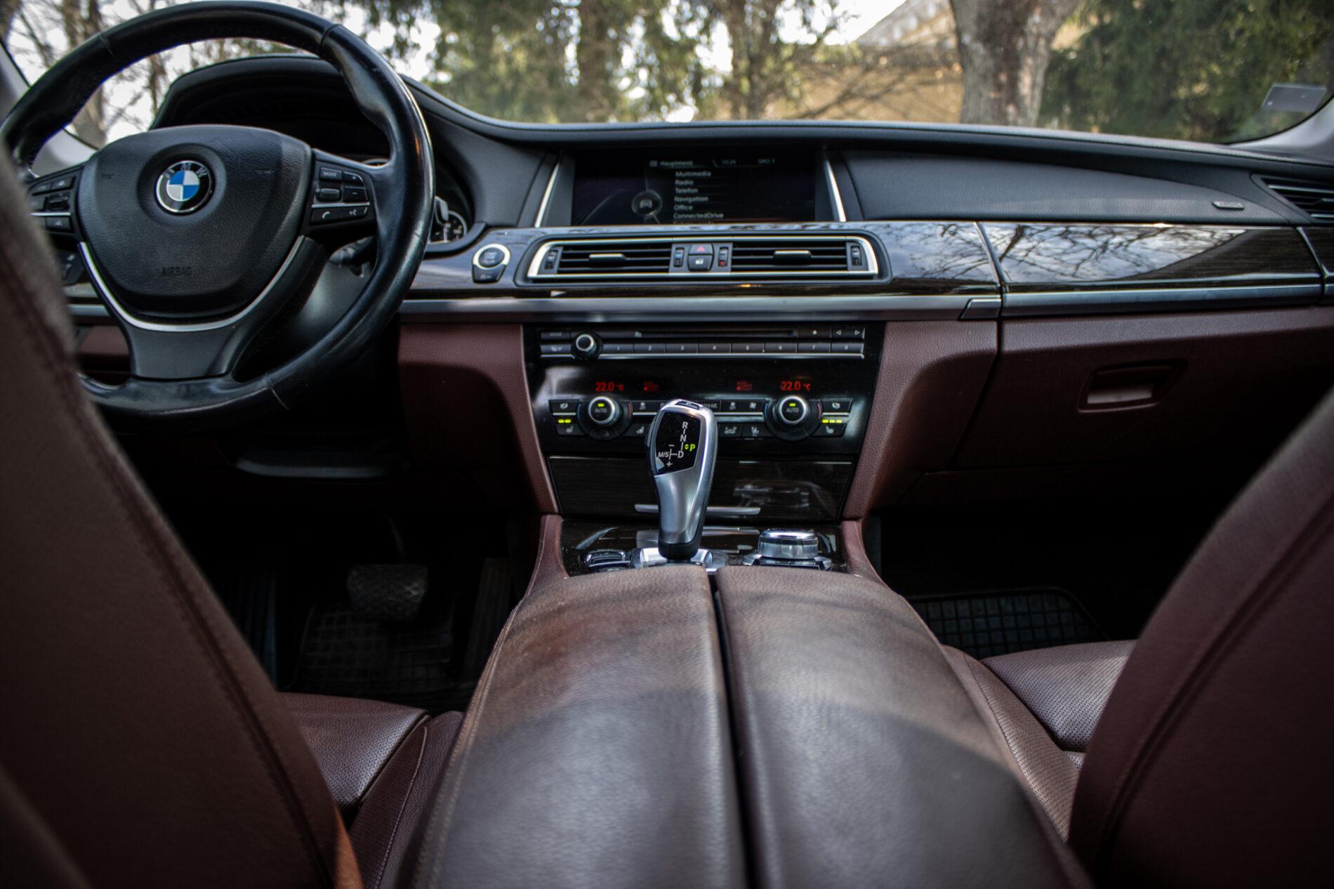 2013 BMW 750d, čierna sedan, 231 861 km