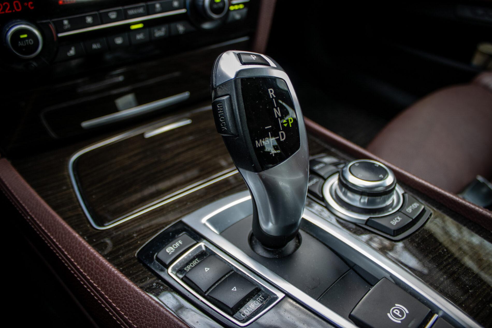 2013 BMW 750d, čierna sedan, 231 861 km