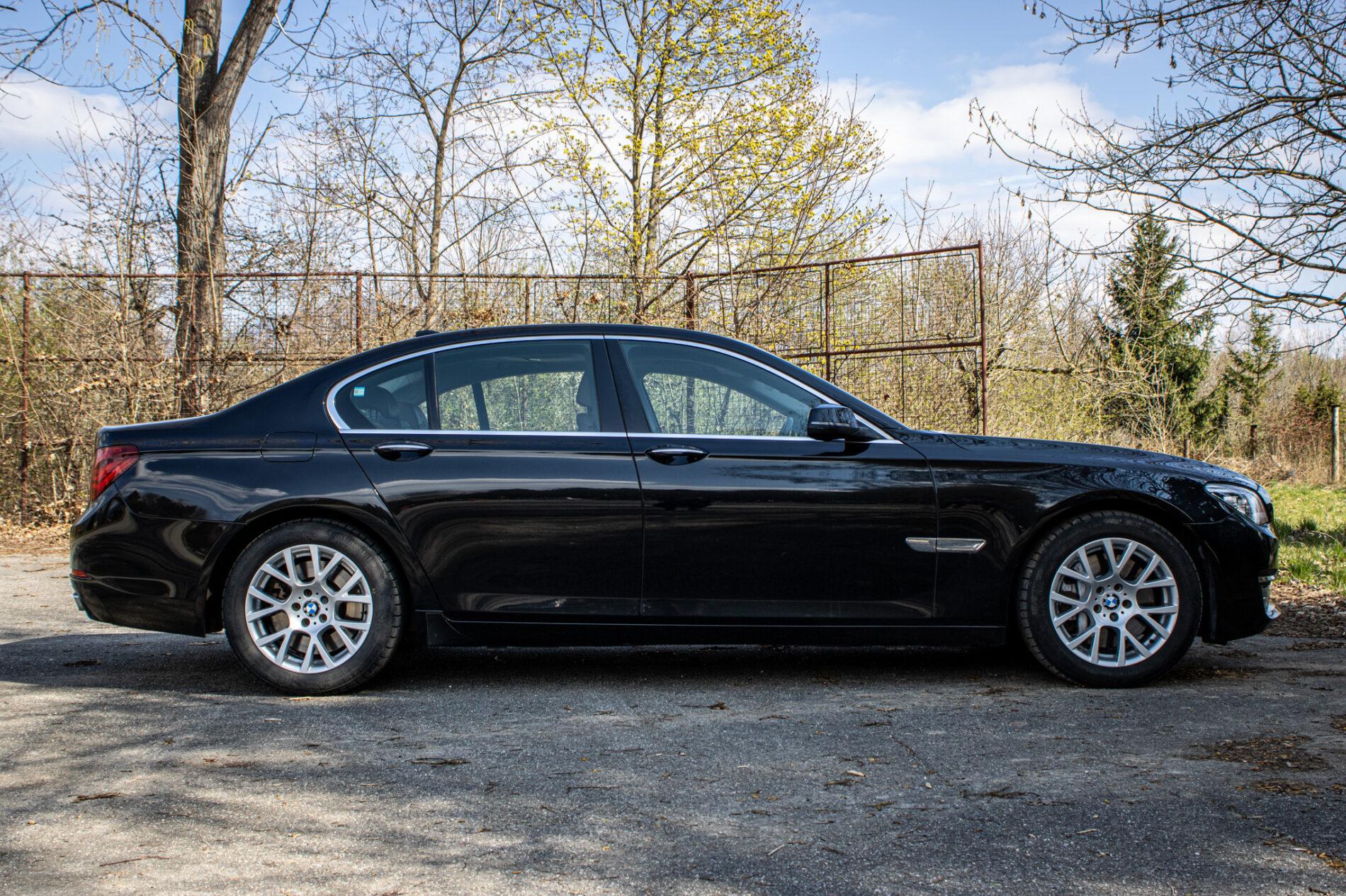 2013 BMW 750d, čierna sedan, 231 861 km