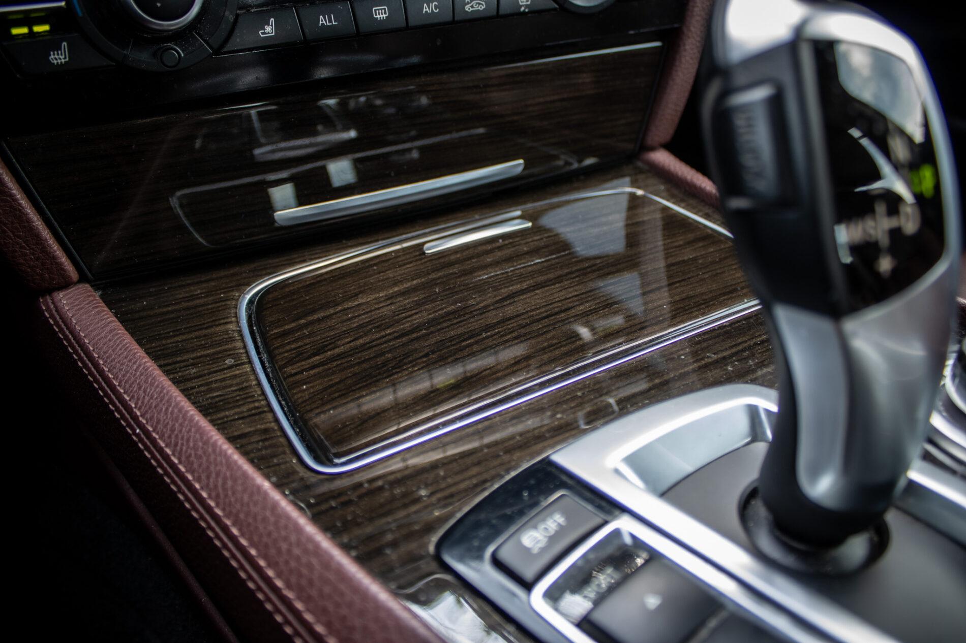 2013 BMW 750d, čierna sedan, 231 861 km