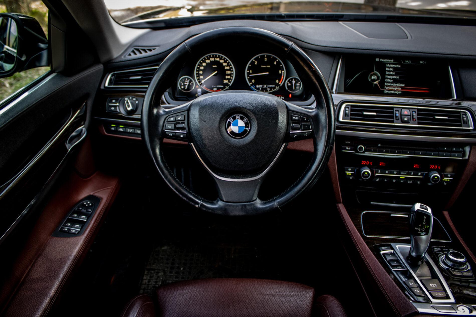 2013 BMW 750d, čierna sedan, 231 861 km