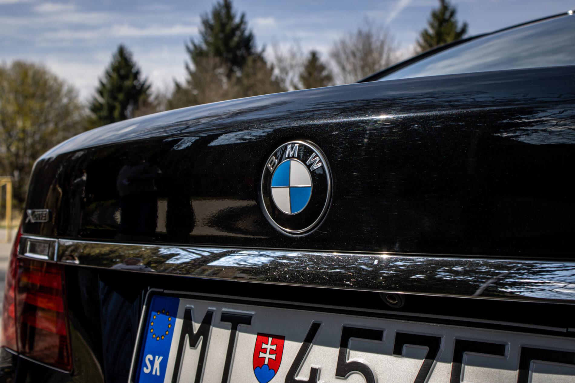 2013 BMW 750d, čierna sedan, 231 861 km