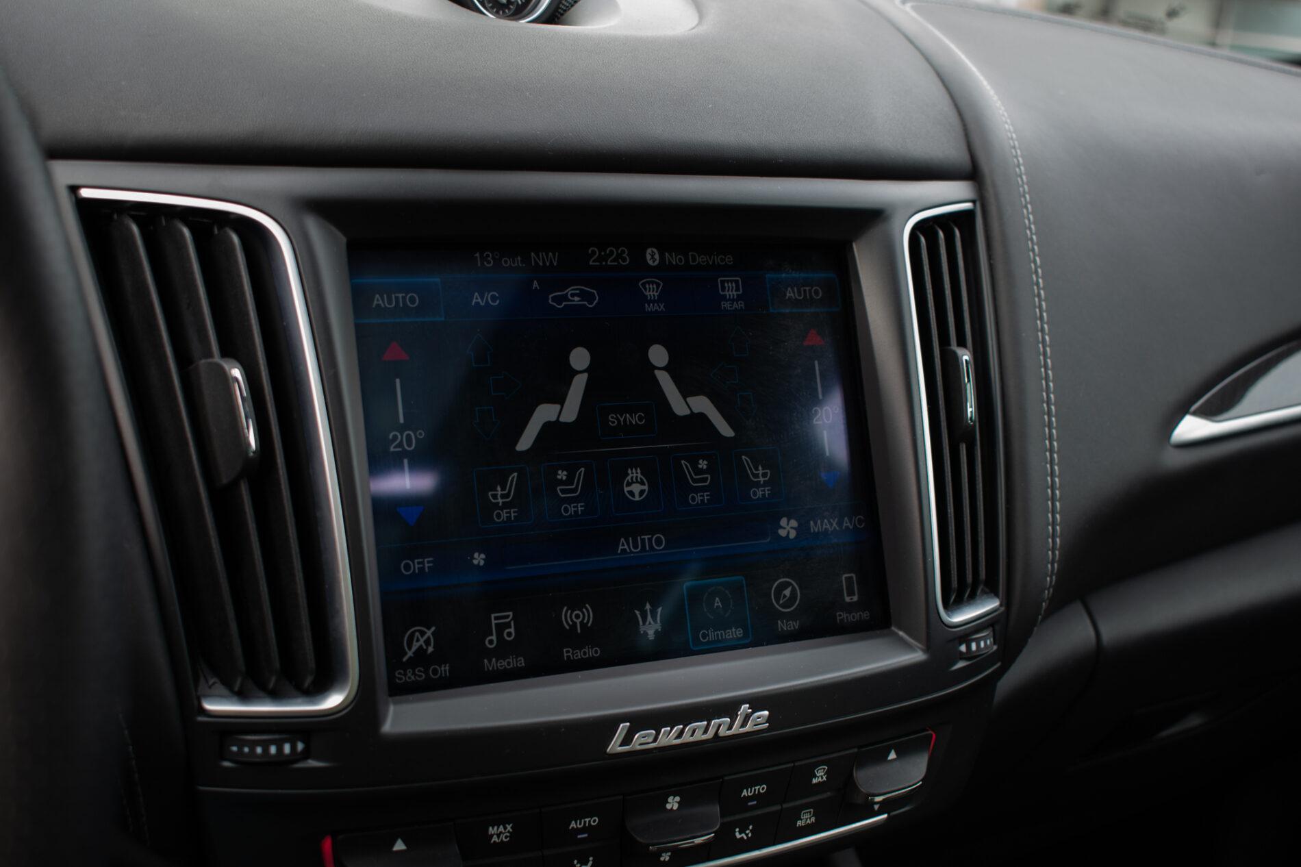 2019 Maserati Levante, biela suv, 85 819 km