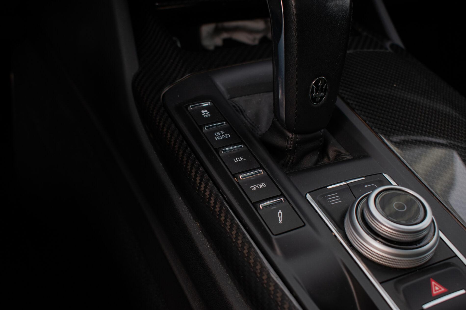 2019 Maserati Levante, biela suv, 85 819 km