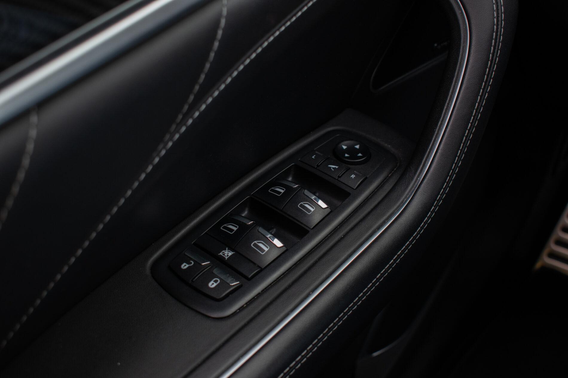 2019 Maserati Levante, biela suv, 85 819 km