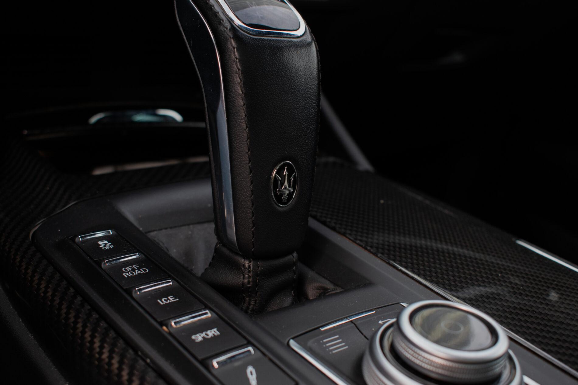 2019 Maserati Levante, biela suv, 85 819 km