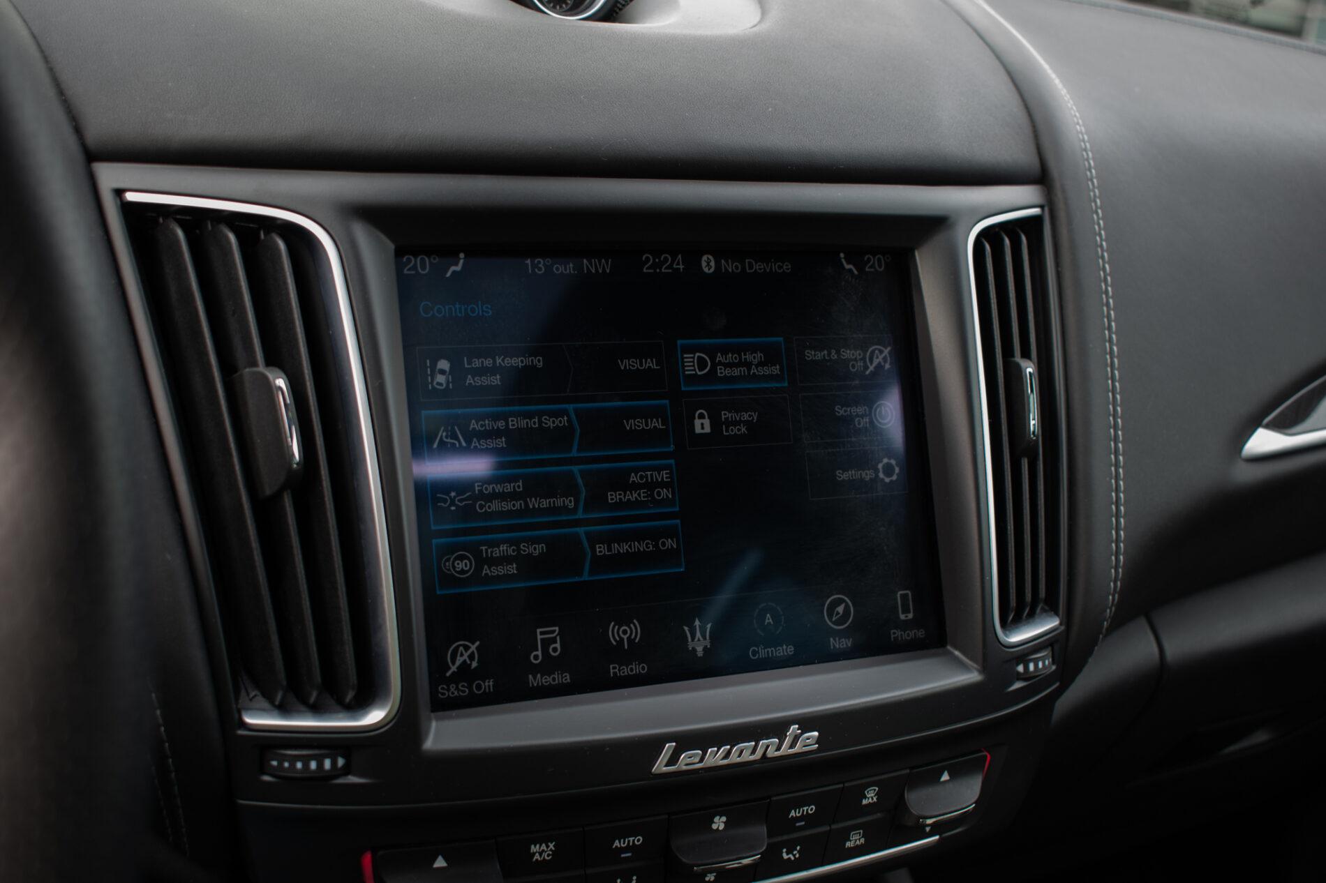 2019 Maserati Levante, biela suv, 85 819 km