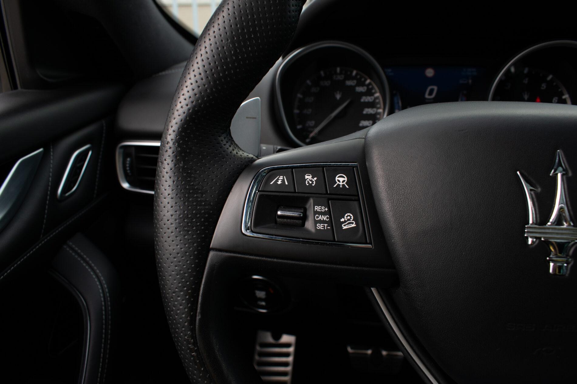 2019 Maserati Levante, biela suv, 85 819 km