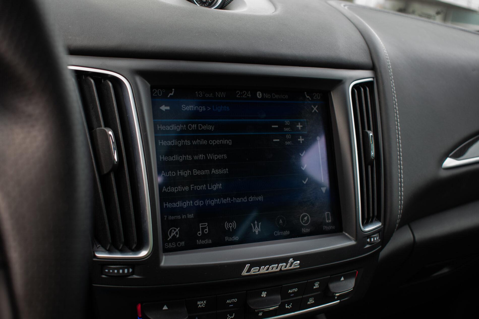 2019 Maserati Levante, biela suv, 85 819 km