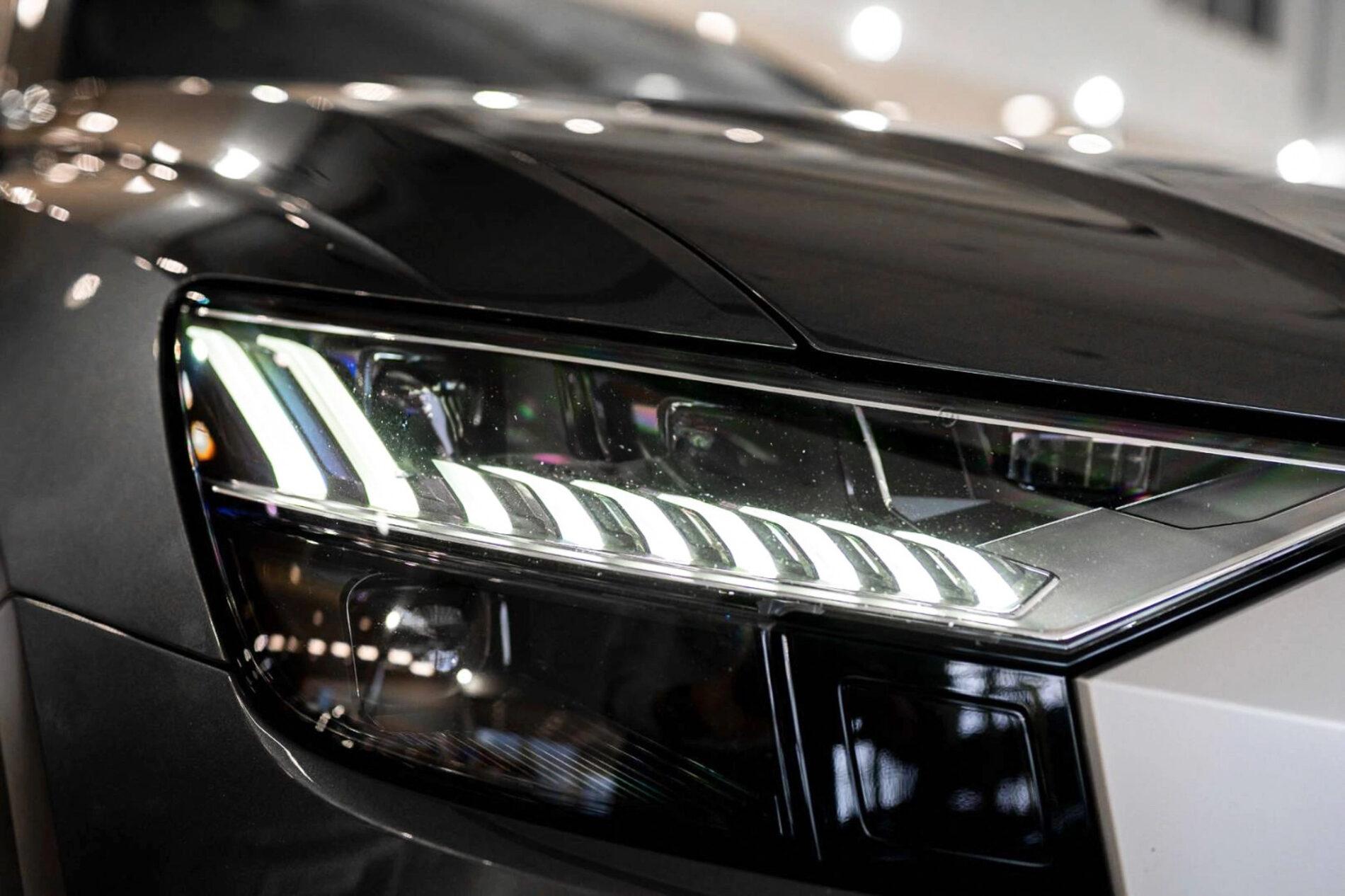 2021 AUDI SQ8, sivá suv, 122 000 km