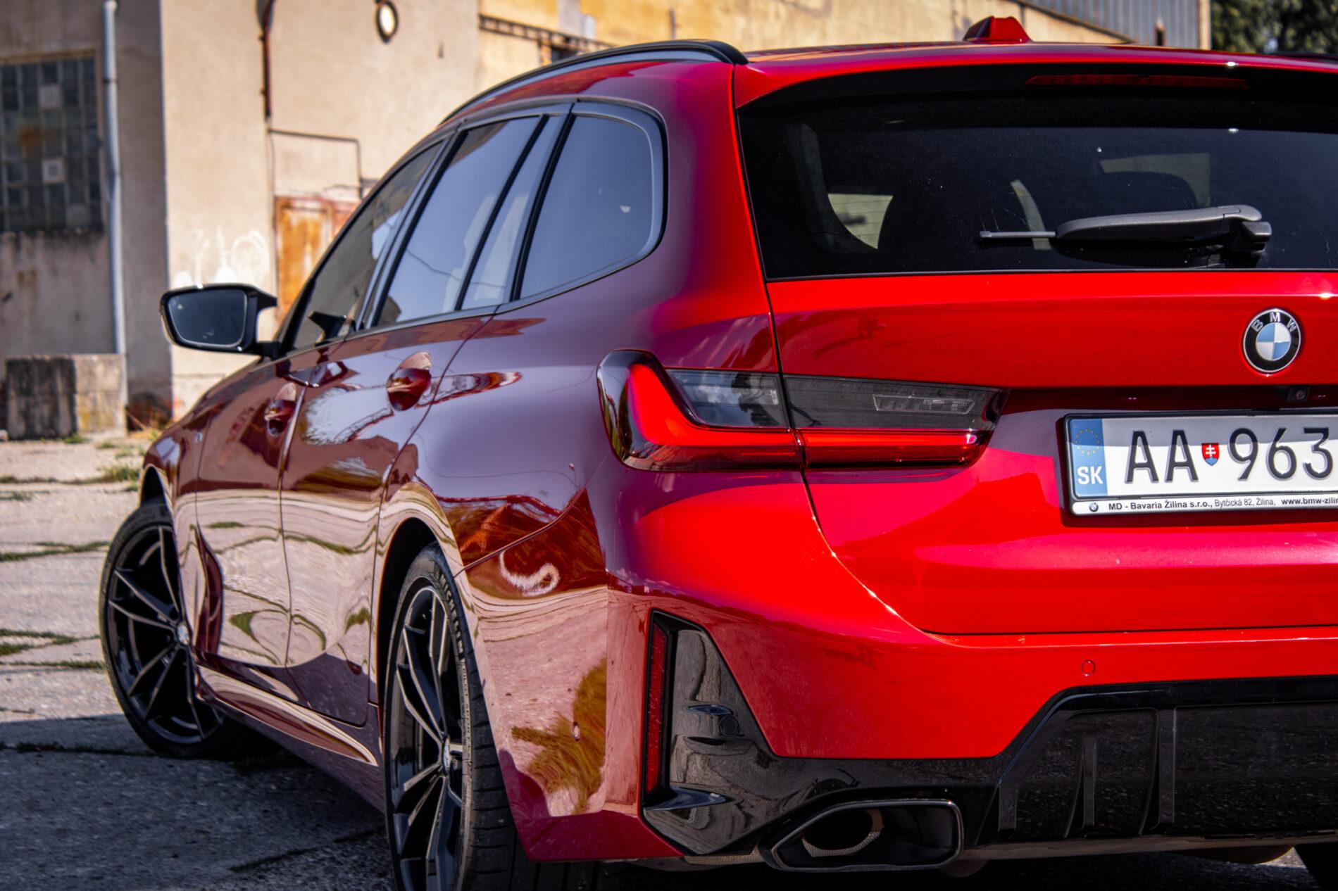 2023 BMW M340i, červená kombi, 36 400 km