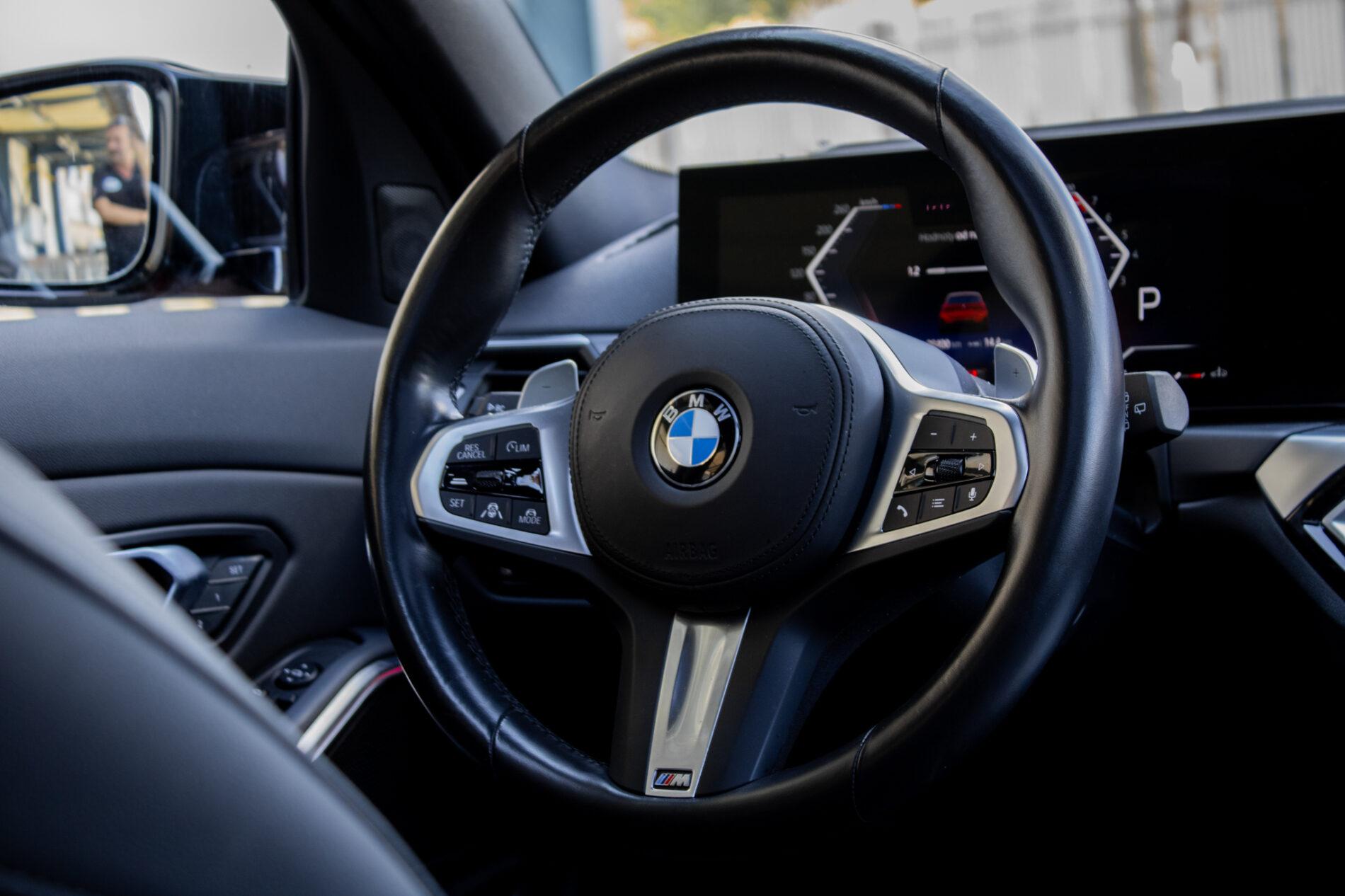 2023 BMW M340i, červená kombi, 36 400 km
