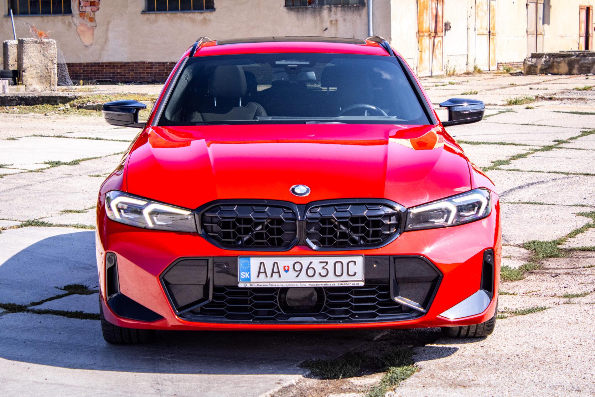 2023 BMW M340i, červená kombi, 36 400 km