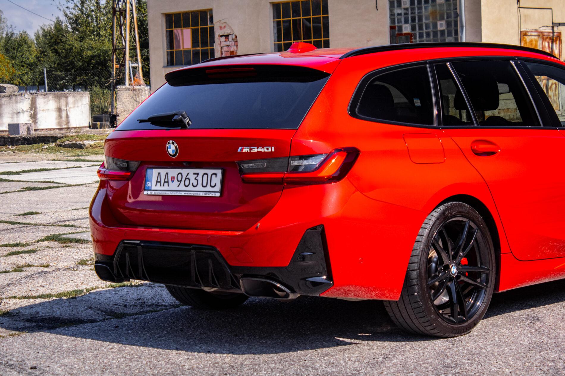 2023 BMW M340i, červená kombi, 36 400 km