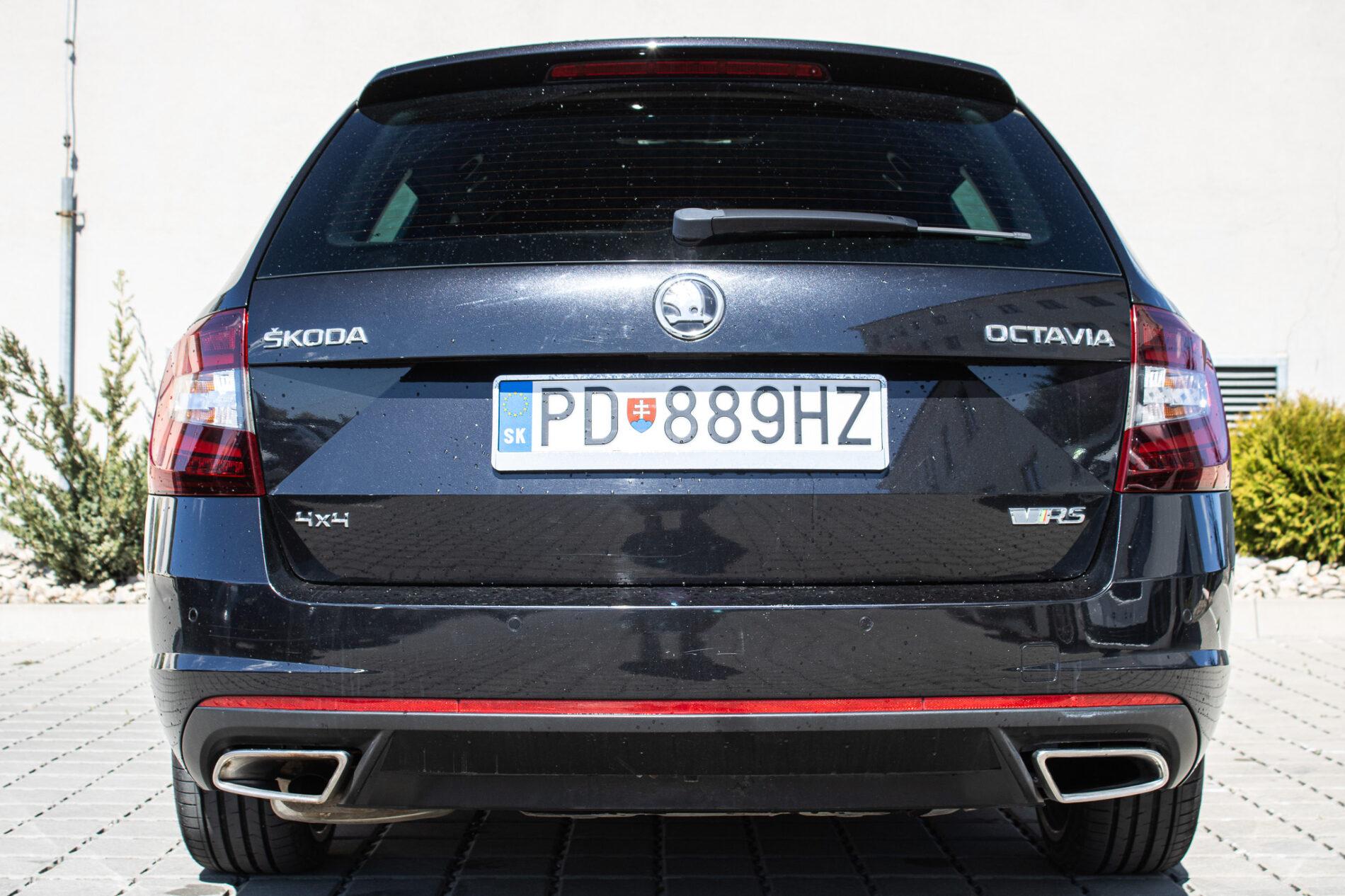 2017 Skoda Octavia RS, čierna kombi, 216 446 km