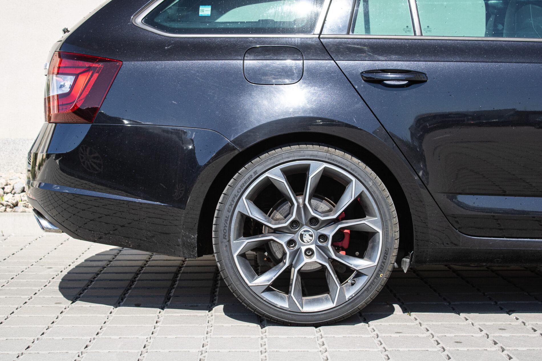 2017 Skoda Octavia RS, čierna kombi, 216 446 km
