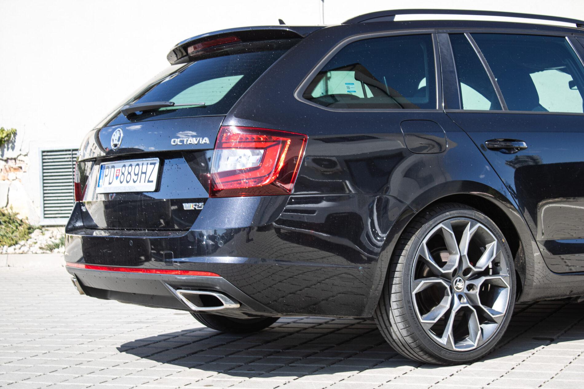 2017 Skoda Octavia RS, čierna kombi, 216 446 km
