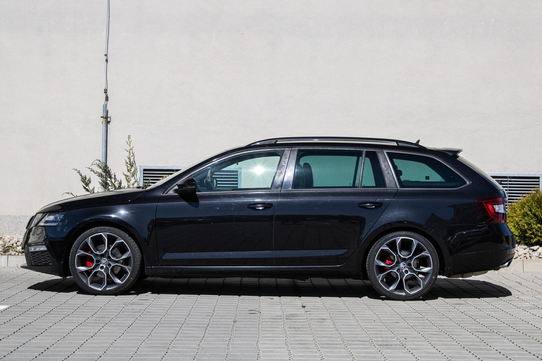 2017 Skoda Octavia RS, čierna kombi, 216 446 km