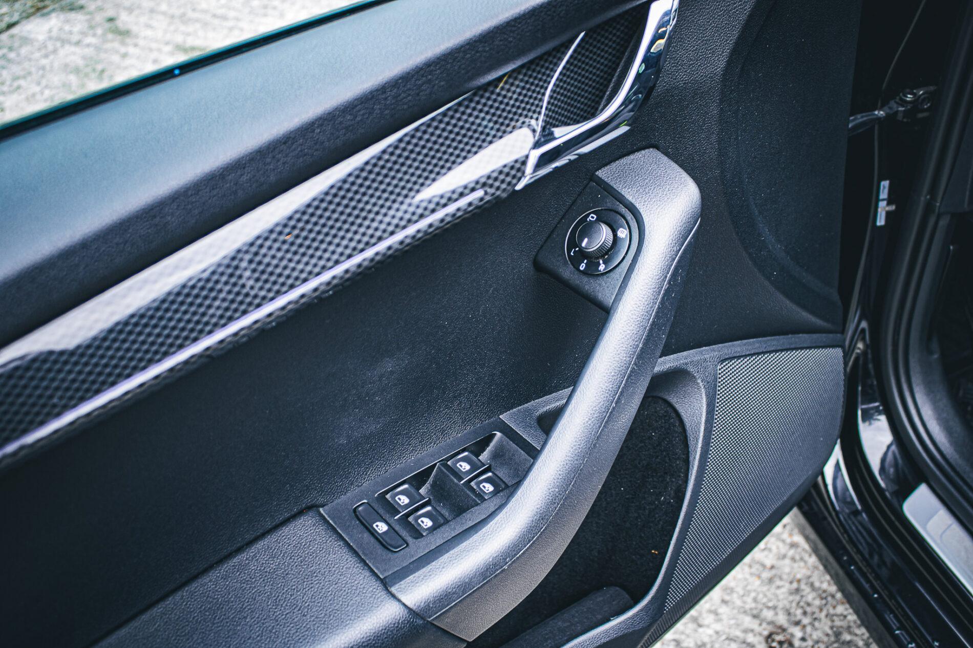 2017 Skoda Octavia RS, čierna kombi, 216 446 km