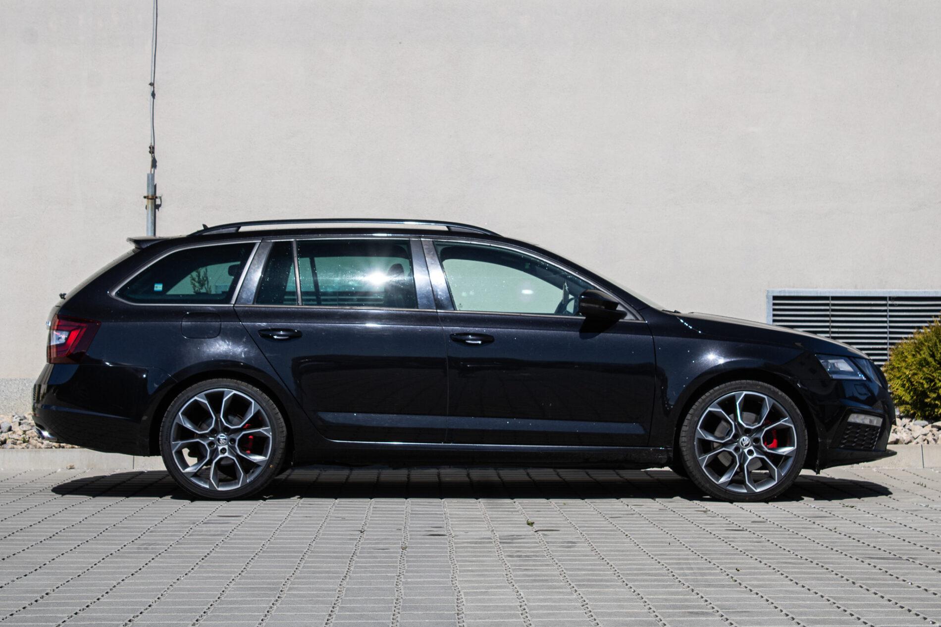 2017 Skoda Octavia RS, čierna kombi, 216 446 km