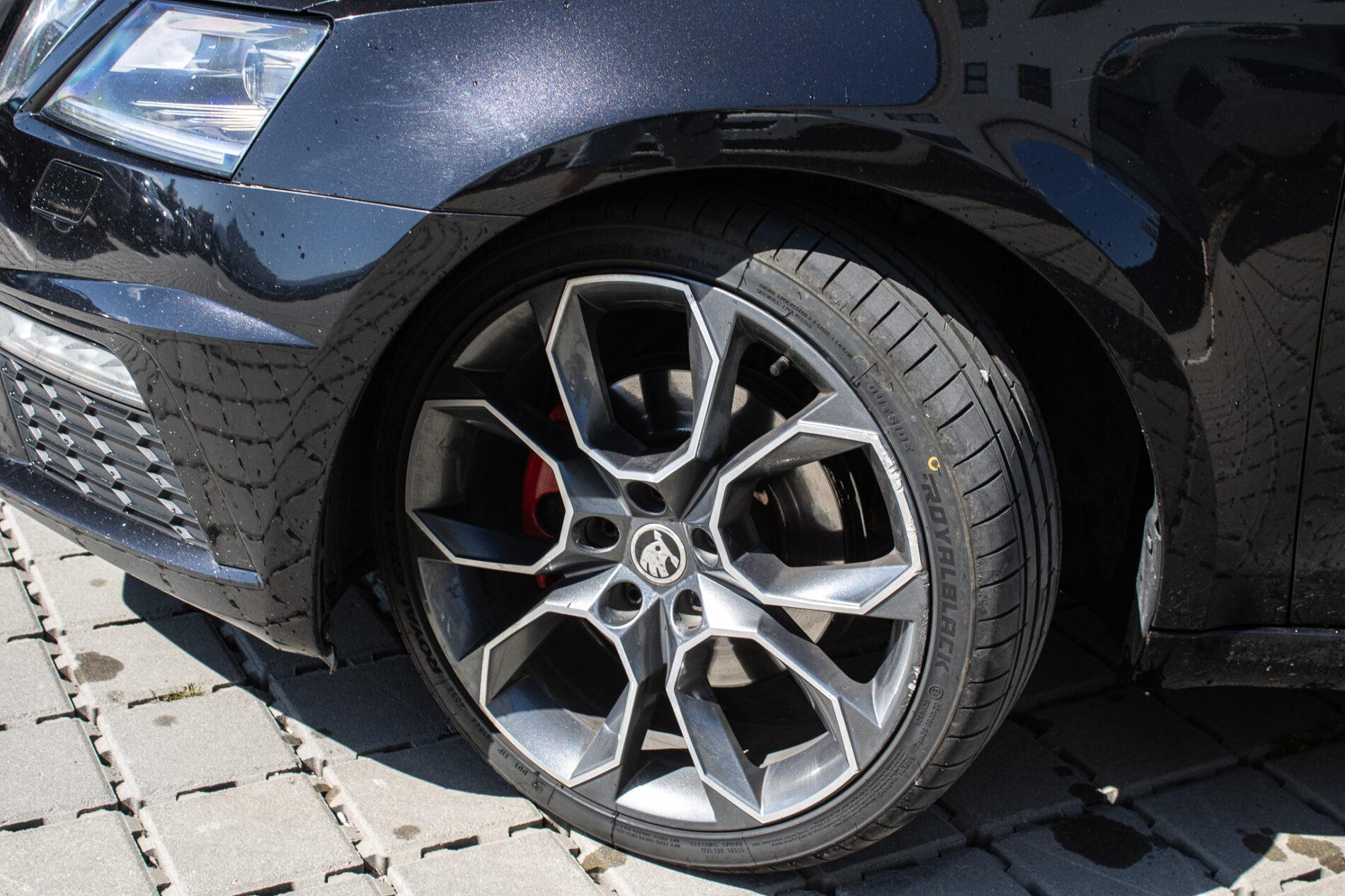 2017 Skoda Octavia RS, čierna kombi, 216 446 km