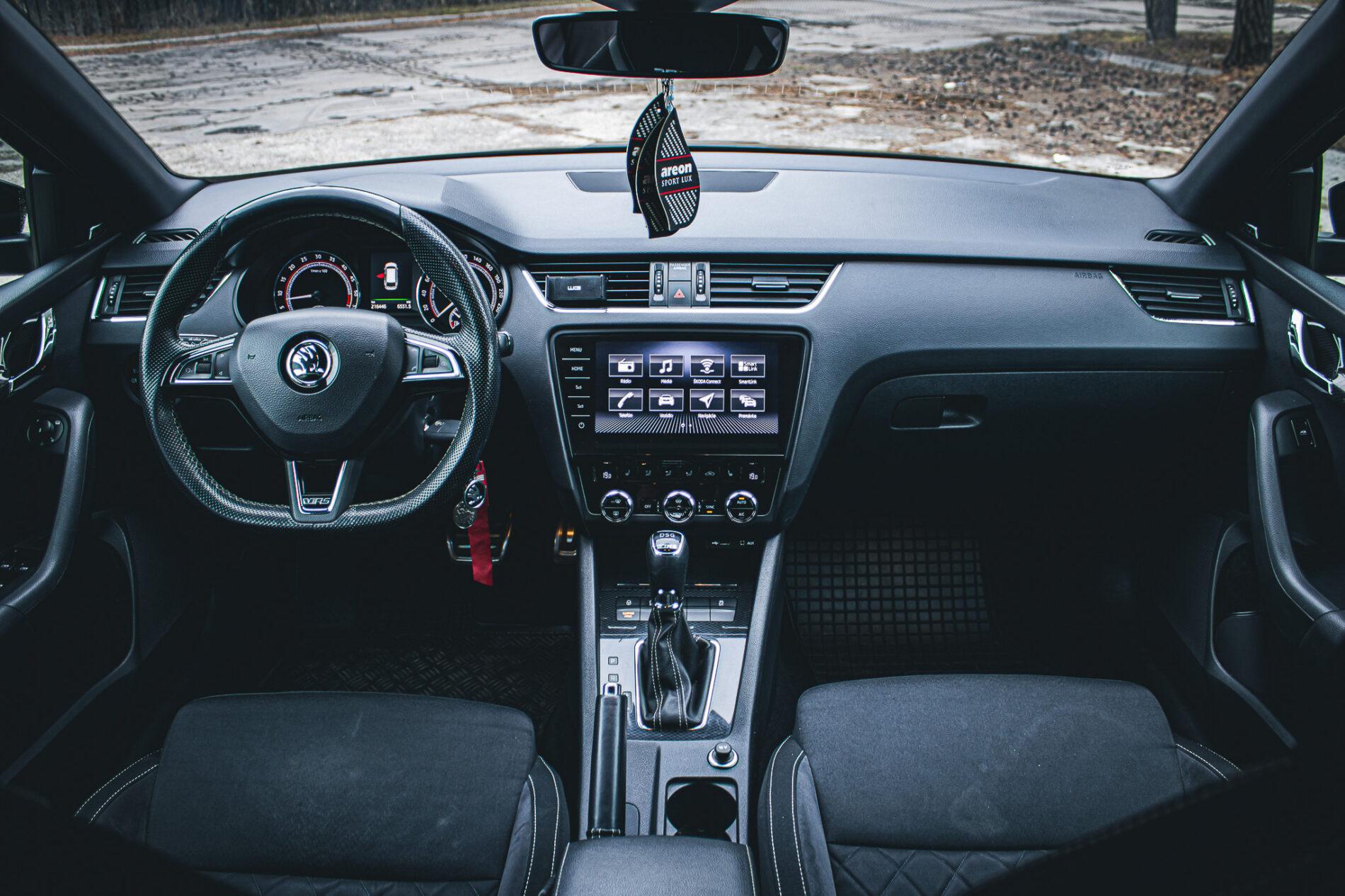 2017 Skoda Octavia RS, čierna kombi, 216 446 km