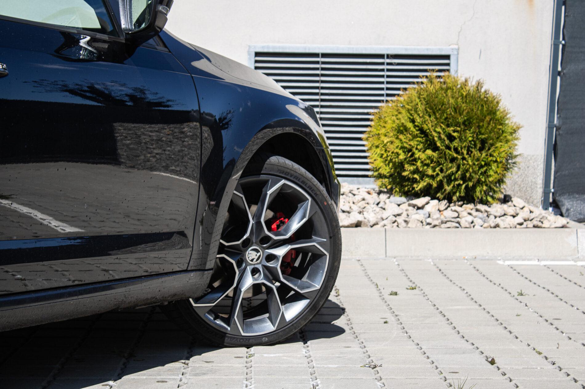 2017 Skoda Octavia RS, čierna kombi, 216 446 km