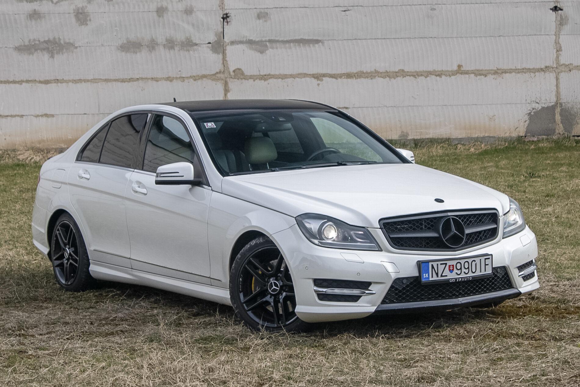 2011 Mercedes-Benz C 300, biela sedan, 206 000 km