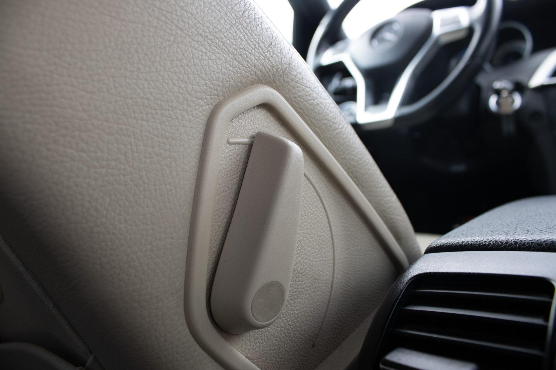 2011 Mercedes-Benz C 300, biela sedan, 206 000 km