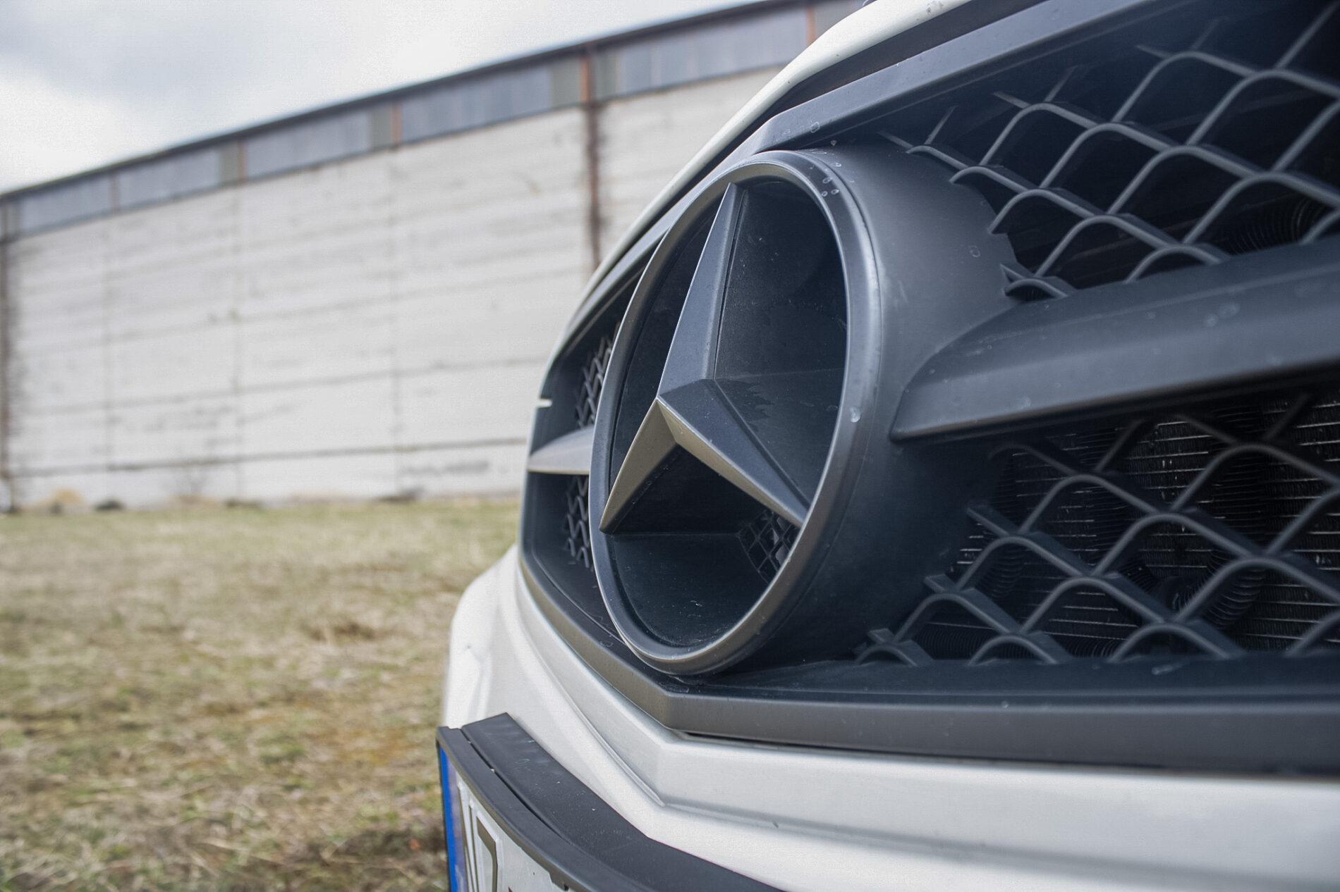 2011 Mercedes-Benz C 300, biela sedan, 206 000 km
