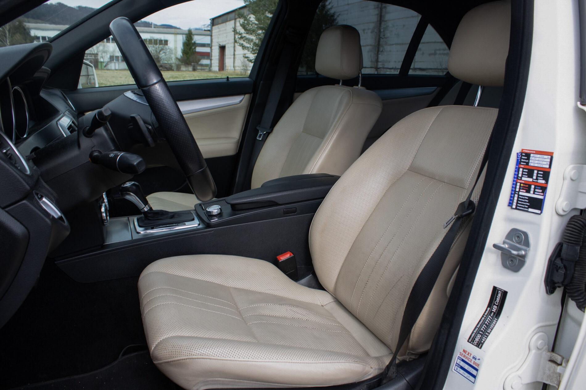 2011 Mercedes-Benz C 300, biela sedan, 206 000 km