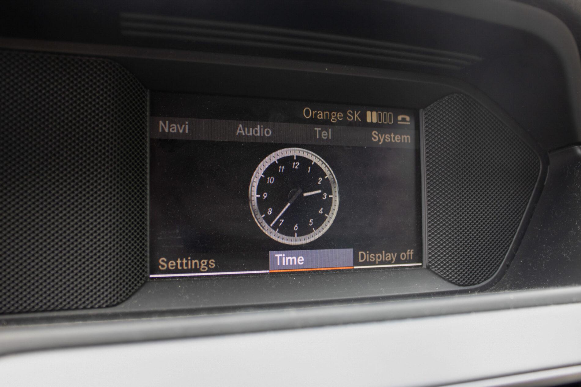 2011 Mercedes-Benz C 300, biela sedan, 206 000 km