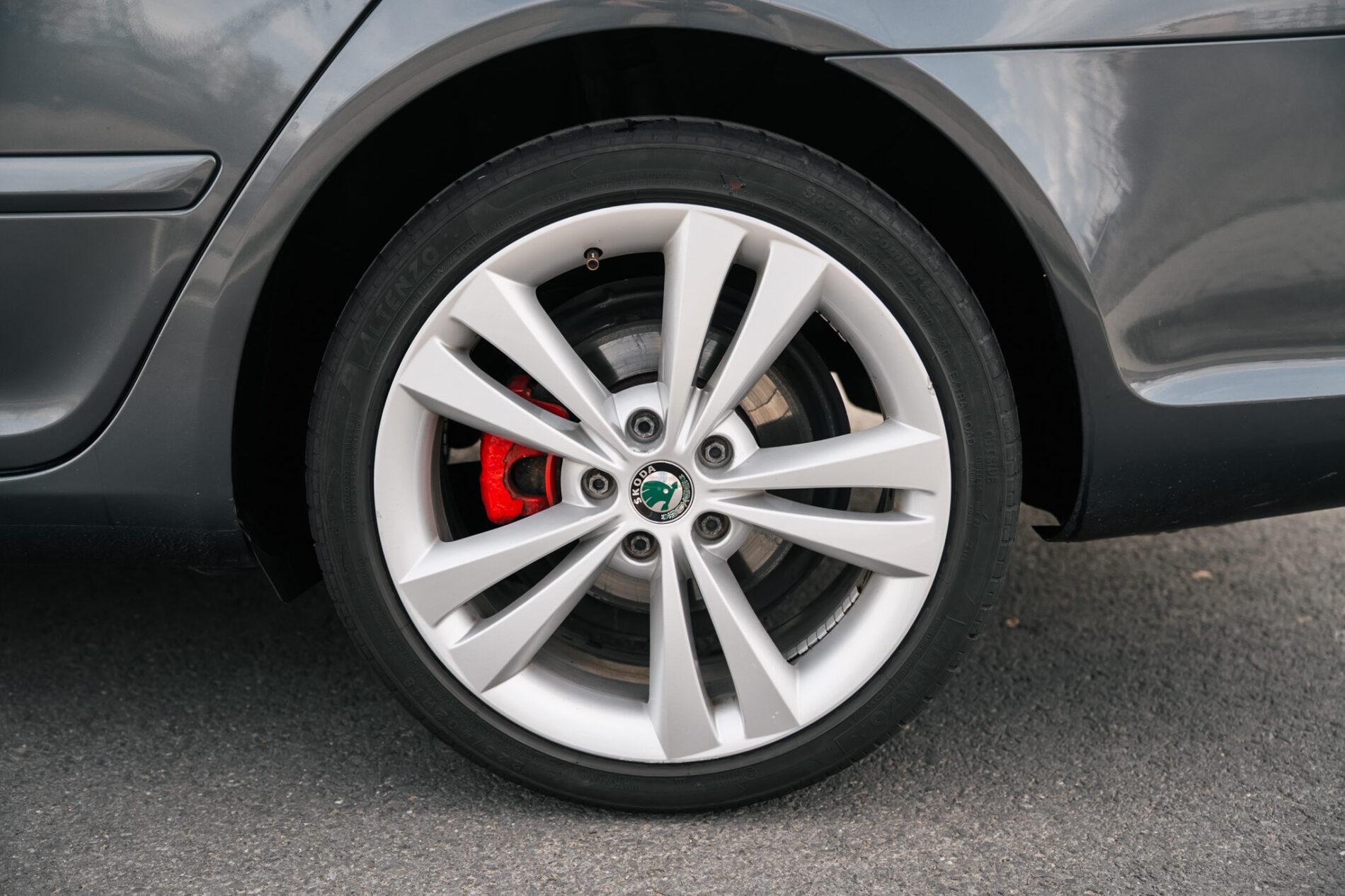 2009 Skoda Octavia RS, sivá kombi, 218 219 km