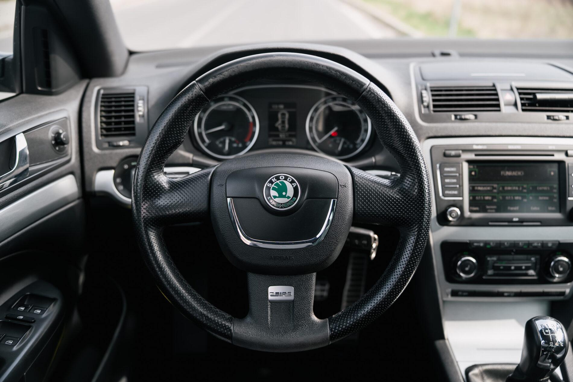 2009 Skoda Octavia RS, sivá kombi, 218 219 km
