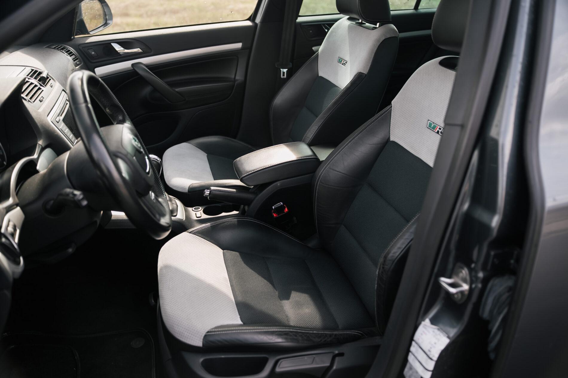 2009 Skoda Octavia RS, sivá kombi, 218 219 km