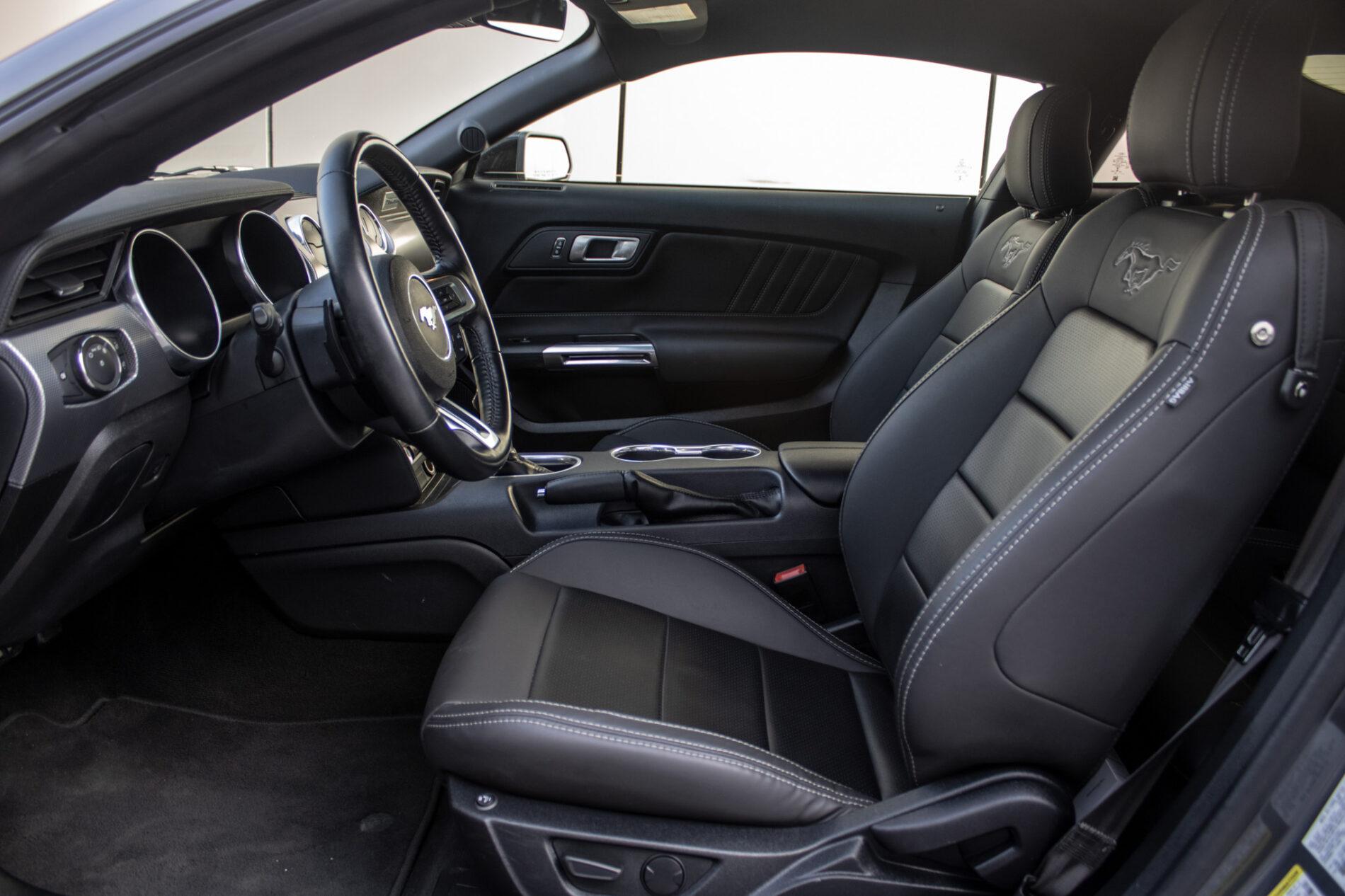 2022 Ford Mustang Mach 1, sivá kupé, 83 631 km
