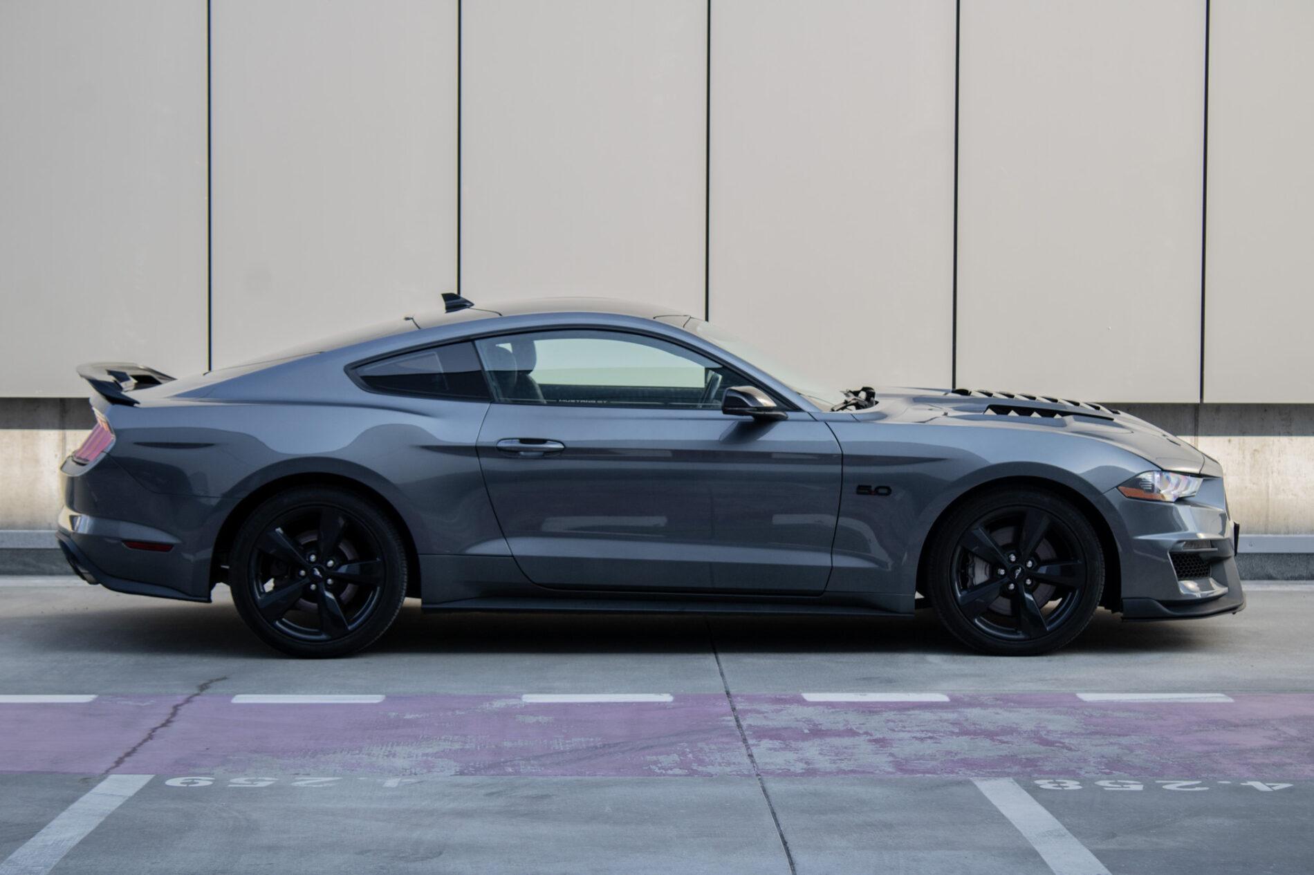 2022 Ford Mustang Mach 1, sivá kupé, 83 631 km