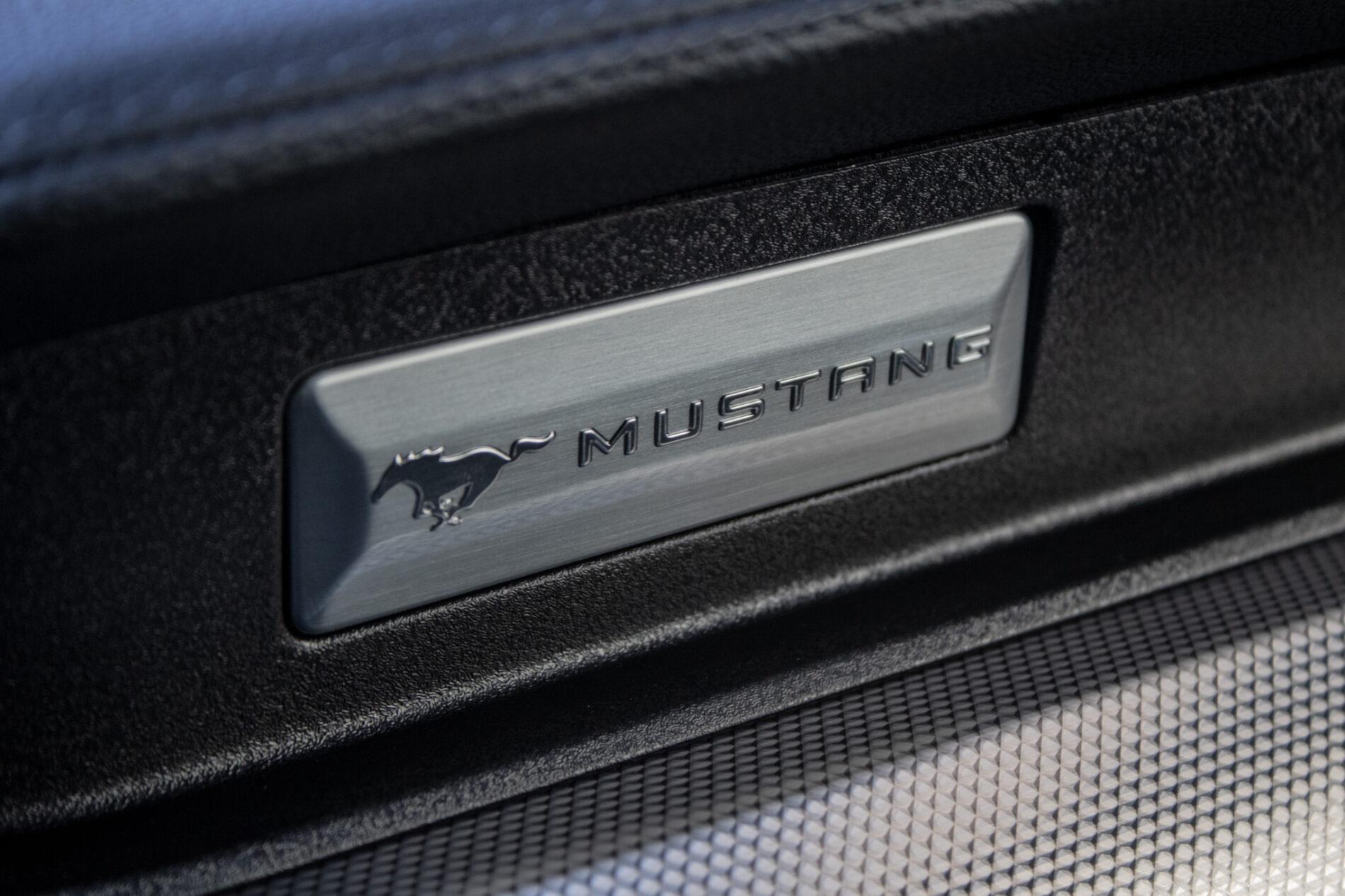 2022 Ford Mustang Mach 1, sivá kupé, 83 631 km