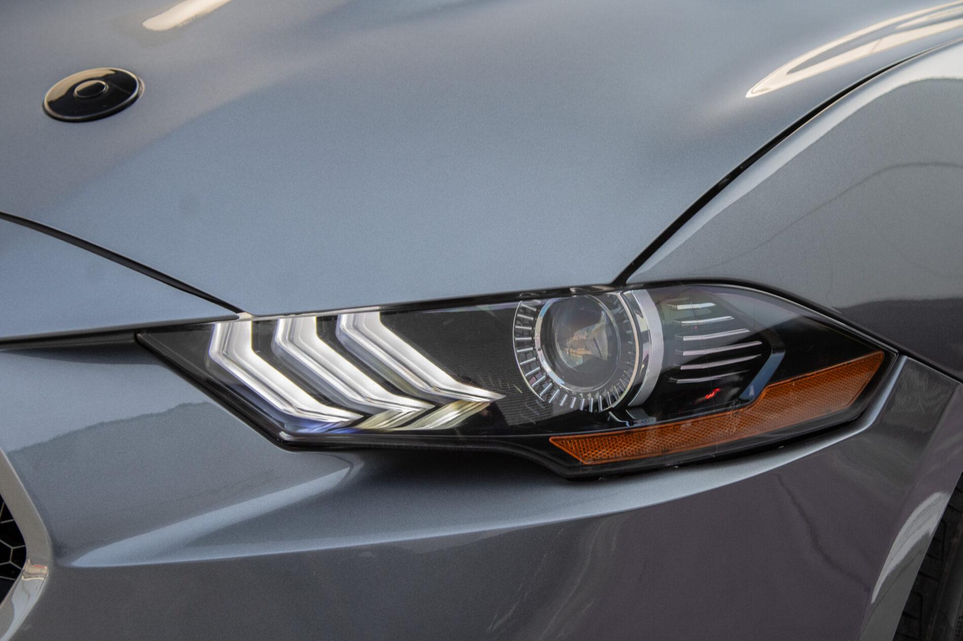 2022 Ford Mustang Mach 1, sivá kupé, 83 631 km